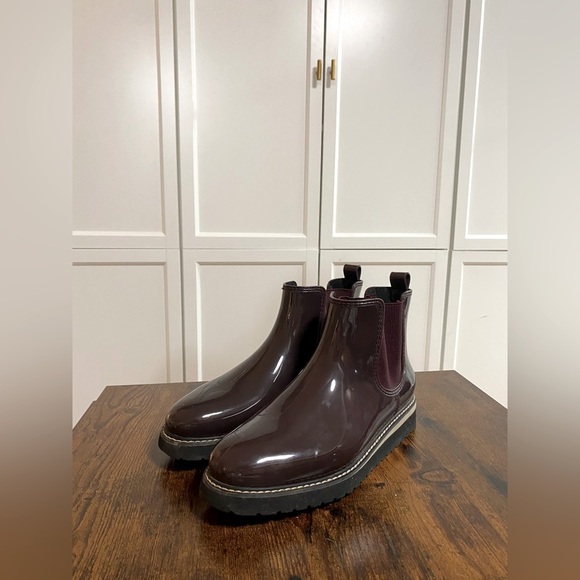 *SOLD*
Cougar | Plum Kensington Rain Ankle Boots | Size 9 - Picture 3 of 6